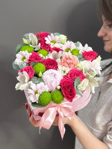 Композиция-сердце с пионом