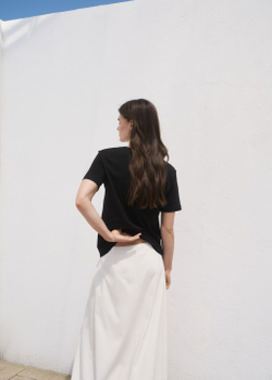 Хлопковая футболка с V-образной горловиной