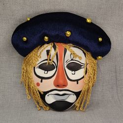 Интерьерная маска Клоун в бархатном берете