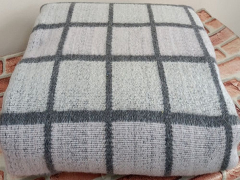 Одеяло полушерстяное "ВВ. СЕРО-БЛЕДНО-РОЗОВАЯ КЛЕТКА" ОПШ-1, 50% шерсть, плотность 400 г/м2, Россия.