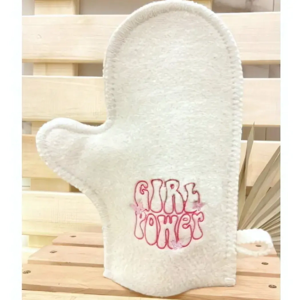 Варежка с вышивкой «Girl power»