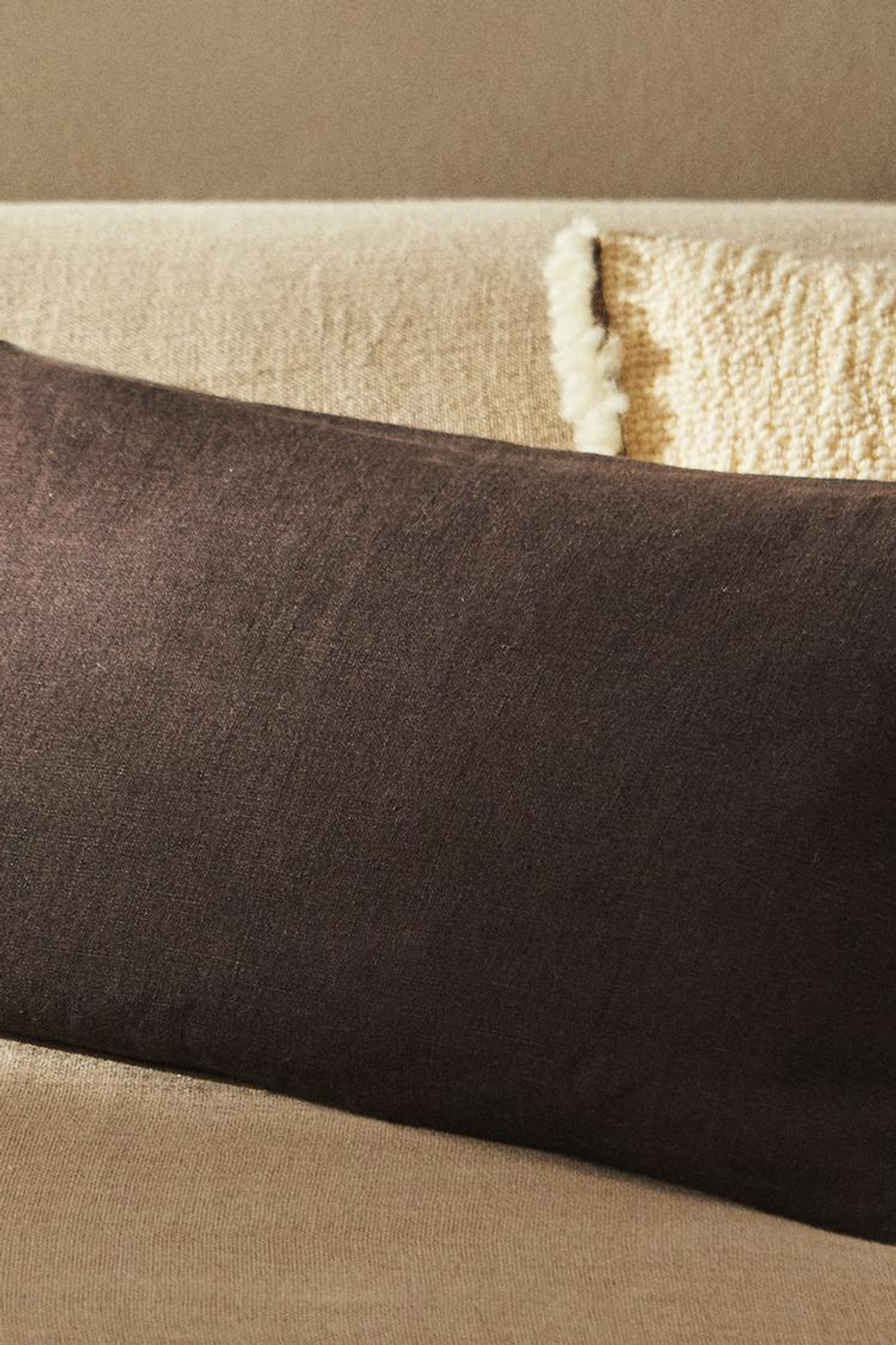 ZARA HOME ЧЕХОЛ НА ПОДУШКУ С КОНТРАСТНОЙ ОКАНТОВКОЙ, КОРИЧНЕВЫЙ