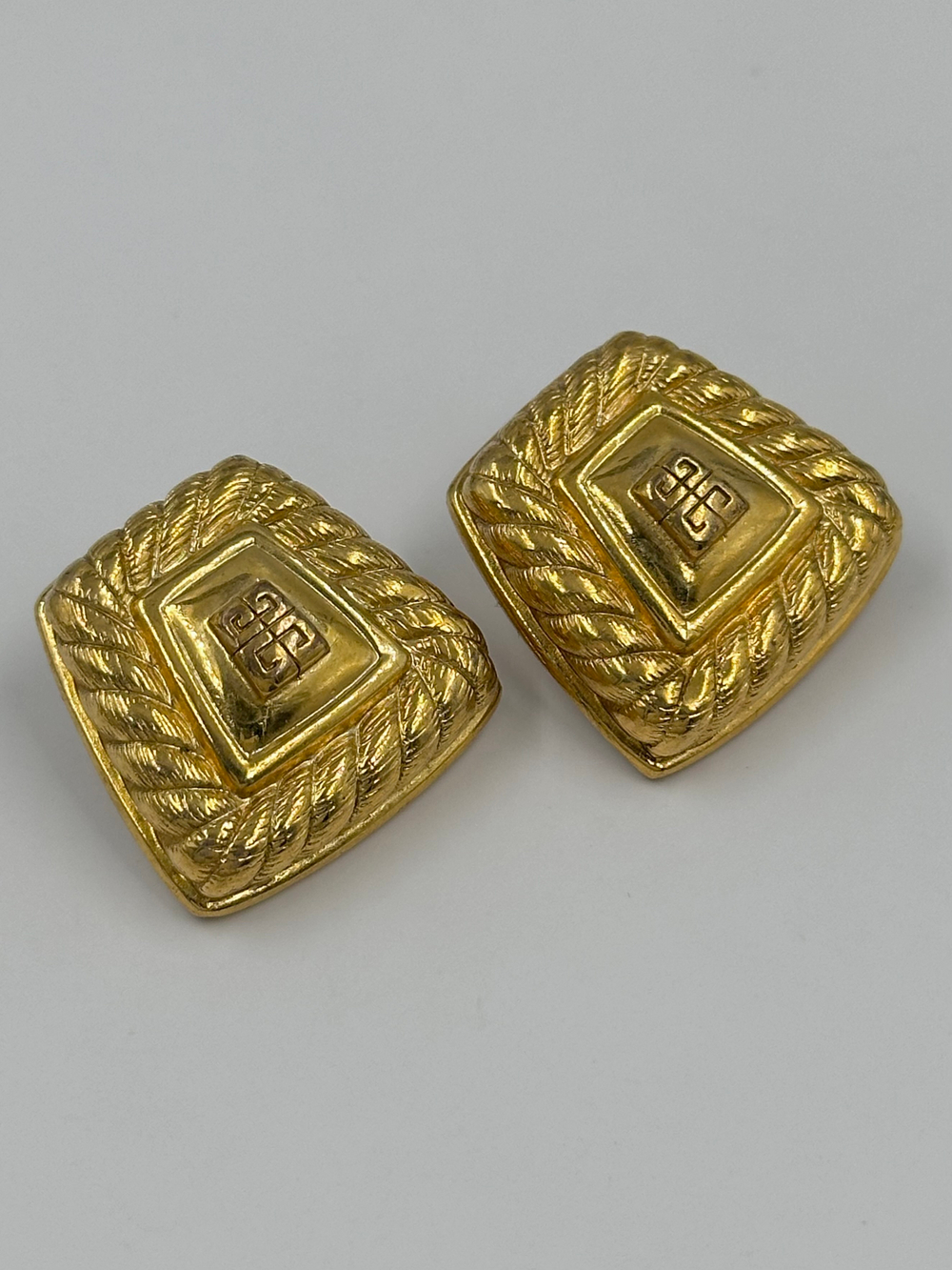 Клипсы с лого Givenchy