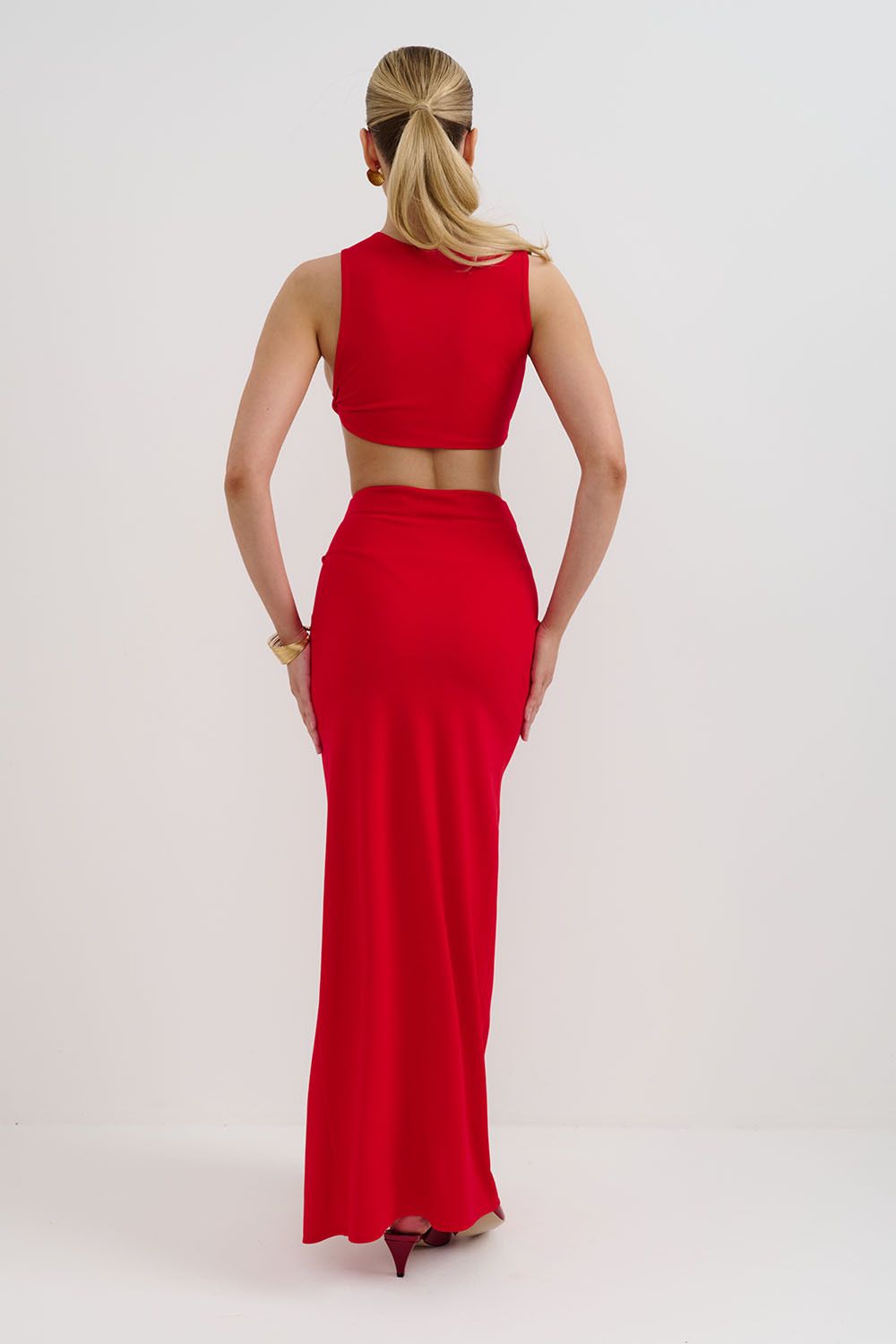 Юбка из вискозы с перекрутом красного цвета