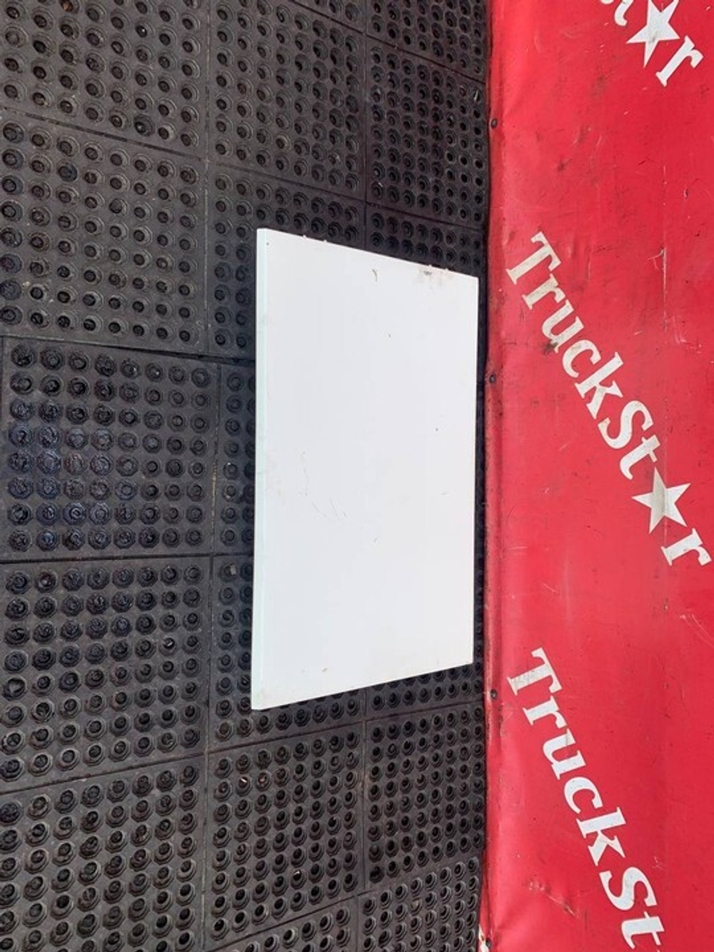 Крышка инструментального ящика