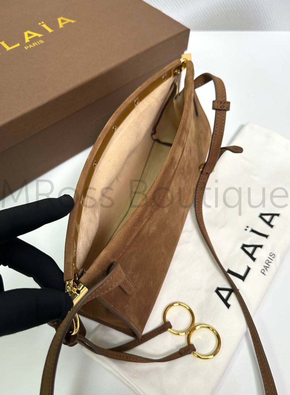 Женская сумка Alaia Le Click East West коричневого цвета замшевая