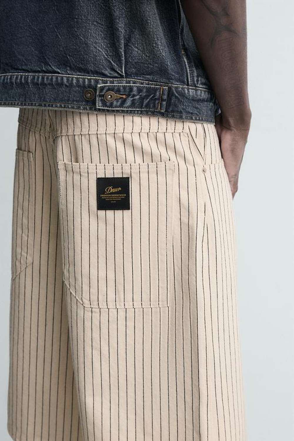 ZARA ШОРТЫ-ДЖОРТСЫ RELAXED FIT В ПОЛОСКУ, ЭКРЮ