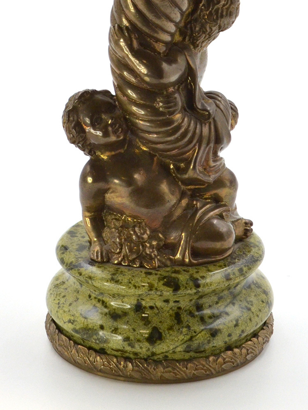 Ваза-чаша, бронза, серпентинит (змеевик). Вторая половина ХХ века, Урал (?), Россия.