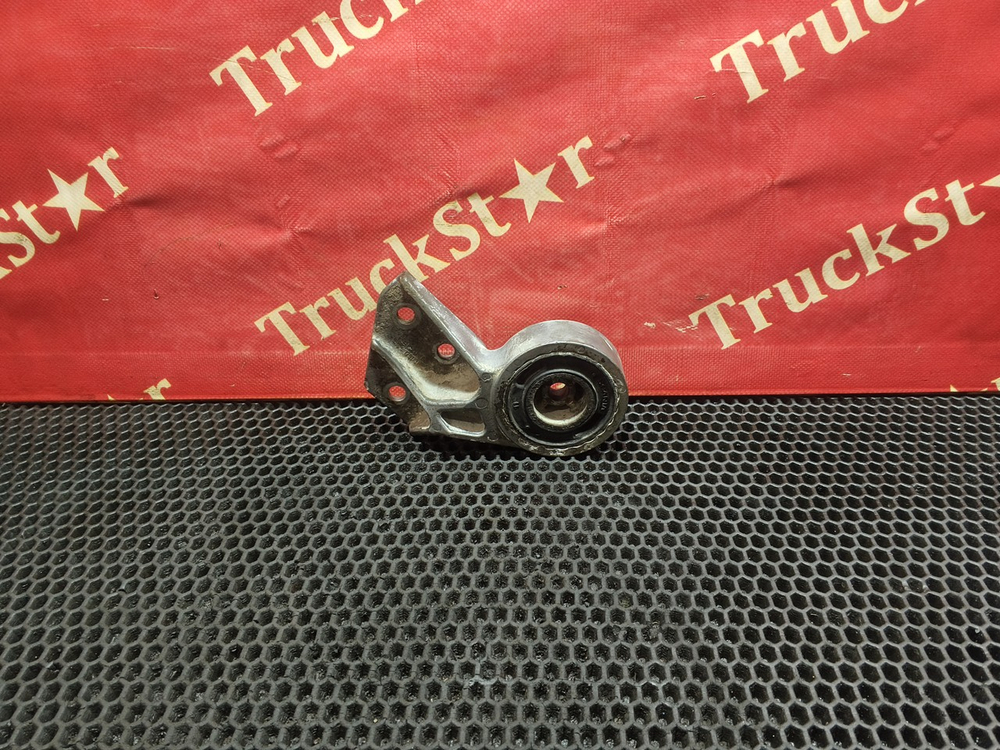 Кронштейн интеркулера