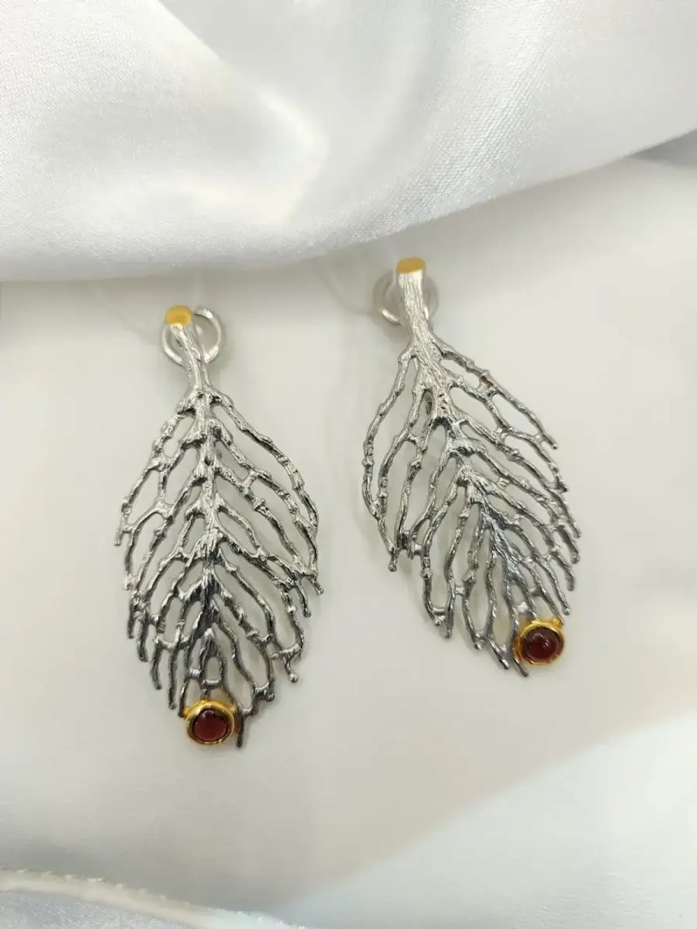 Ювелирное кольцо серебро 925 с натуральным гранатом