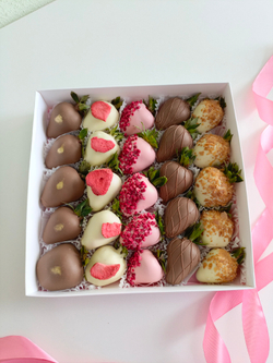 Клубника в шоколаде " Приятный сюрприз"