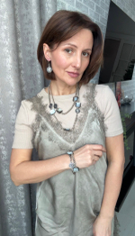 Браслет двойная цепь с монетами и темным квадратным перламутром, оттенок серебро