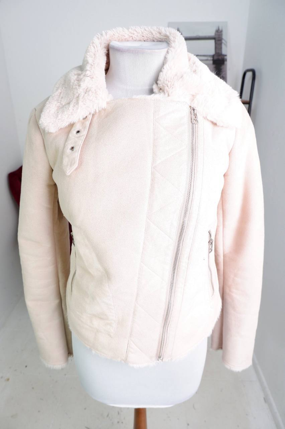 Куртка Zolla на теплую зиму, маркировка S, визуально на 44 размер