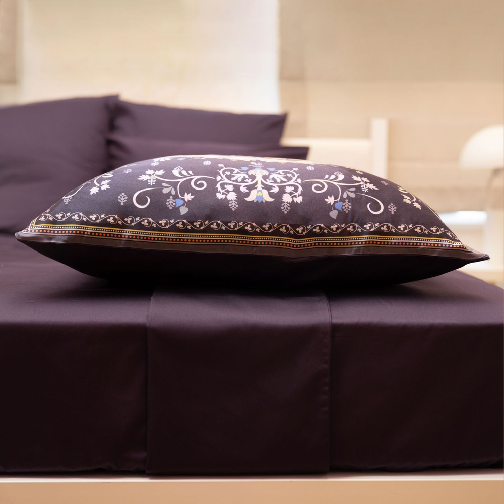 Наволочка 50x70 Mollen Мезенская роспись ежевично-черная хлопковая