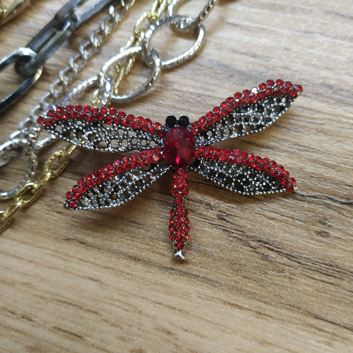 Брошь-кулон Стрекоза ажурная стразы цвет красный металл серебристый