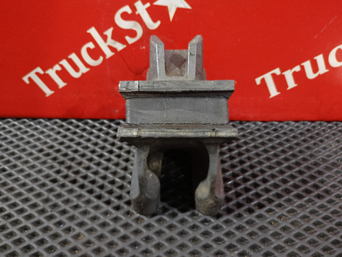 Подушка двигателя передняя