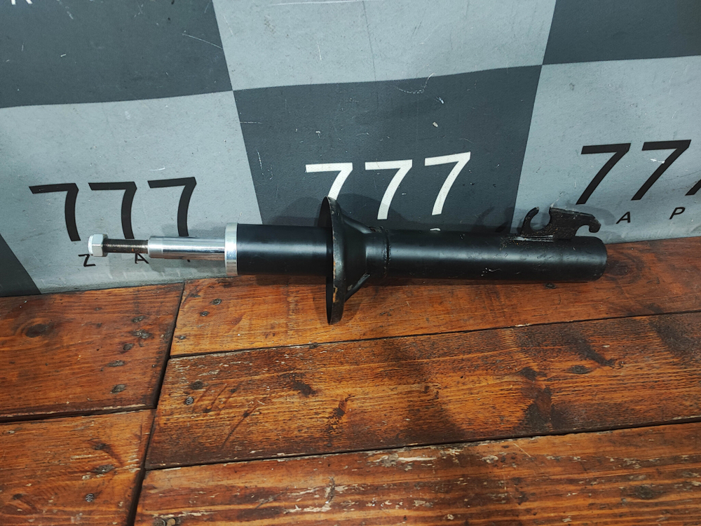 Стойка передняя Ford Escort 3, 4 80-90 Новая R11047