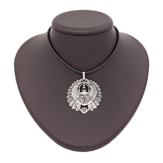 Подвеска «Скарабей большой» из серебра, на постаменте