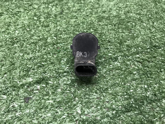 Парктроник Genesis G80 (2016-2020)