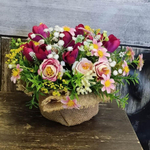 Композиция с весенними цветами для декора