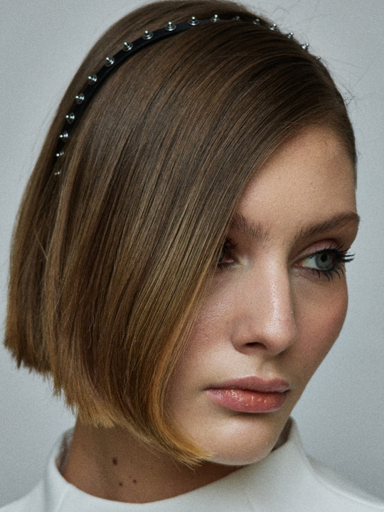 Ободок с мелкими шипами