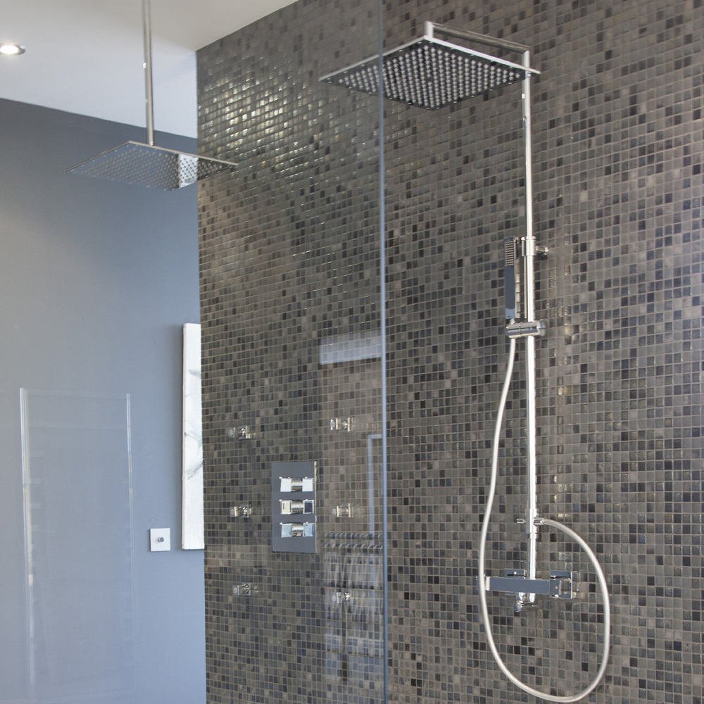 Душевая термостатическая система без излива с регулировкой высоты KUATRO 4754RK250