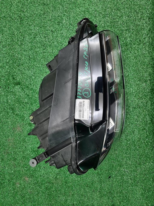 Фара правая VW Teramont (2017-2022) LED