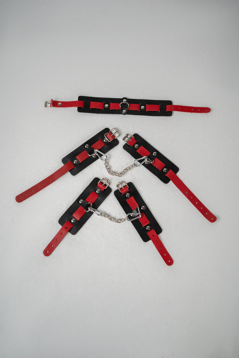 Crazy Handmade - Набор из черной кожи с красными вставками