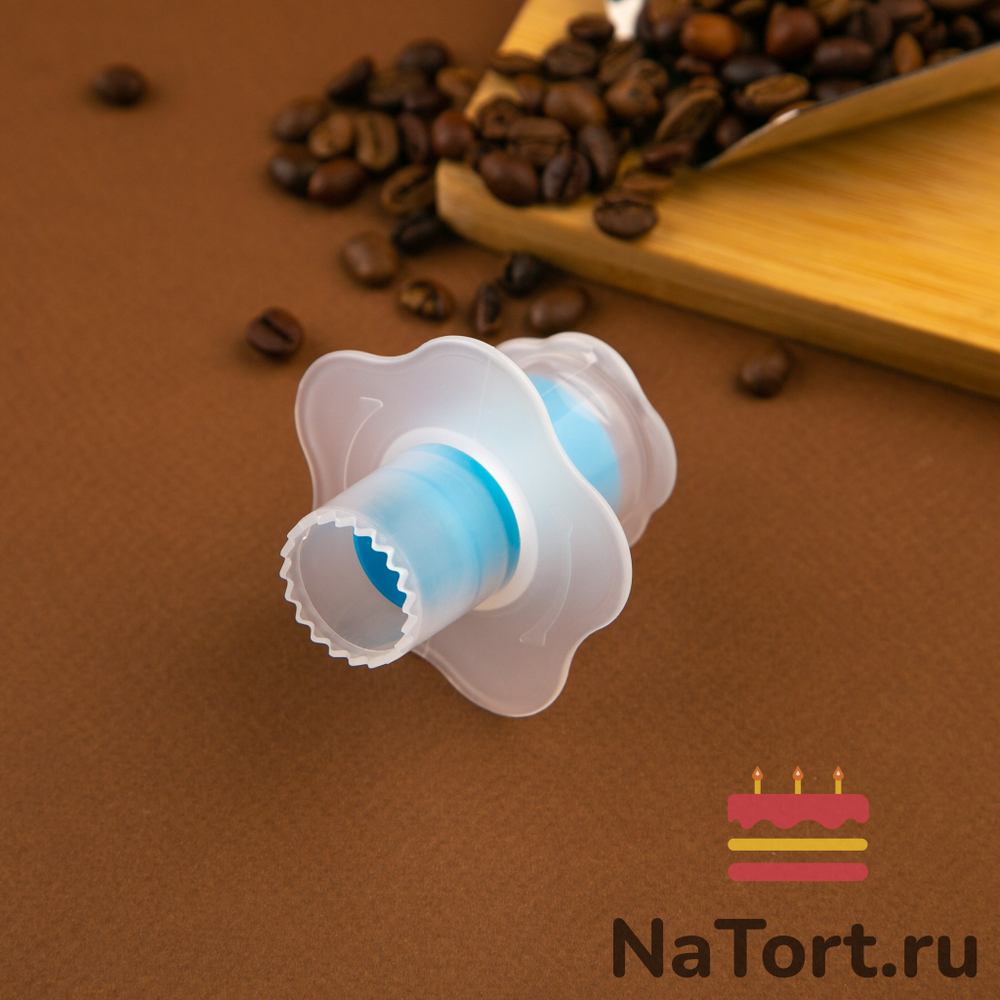 Приспособление для удаления серединки кекса