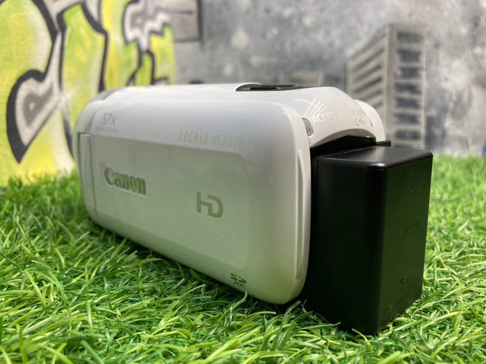 Canon Legria HF R606