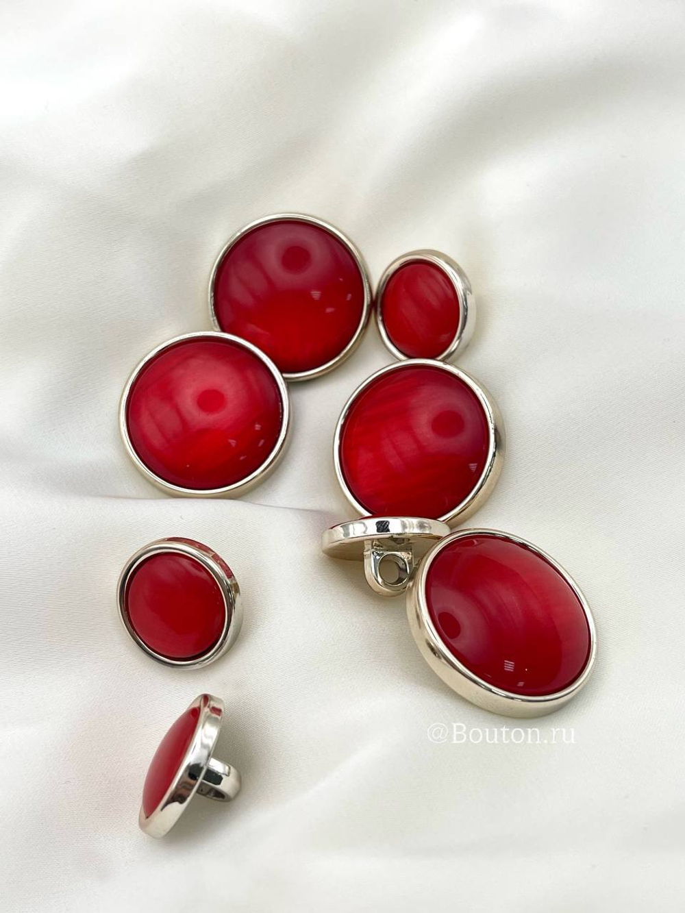Пуговицы золотистые красные