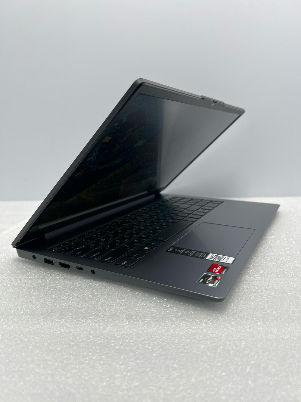 Ноутбук Lenovo IdeaPad Slim 3 15ABR8 (82XM00FYIN) 15.6"/AMD Ryzen 5 7530U/RAM 8GB/SSD 512GB/AMD Radeon Graphics/1920x1080/IPS/DOS/Подсветка кл-ры: LED/серый. Состояние: B1