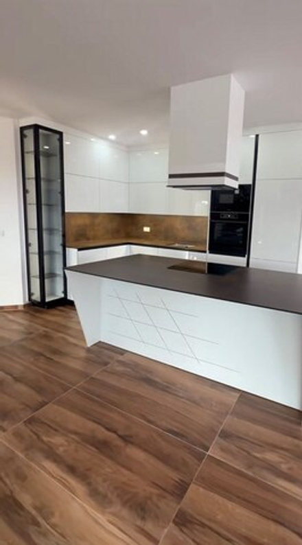 Кухня с островом, цена указана за погонный метр