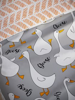 Постельное белье поплин Сказка "Гуси на сером/Гуси (компаньон)" 1,5-сп Наволочка 50х70 см 1 шт Простынь 150x215 смПододеяльник 145x205 см