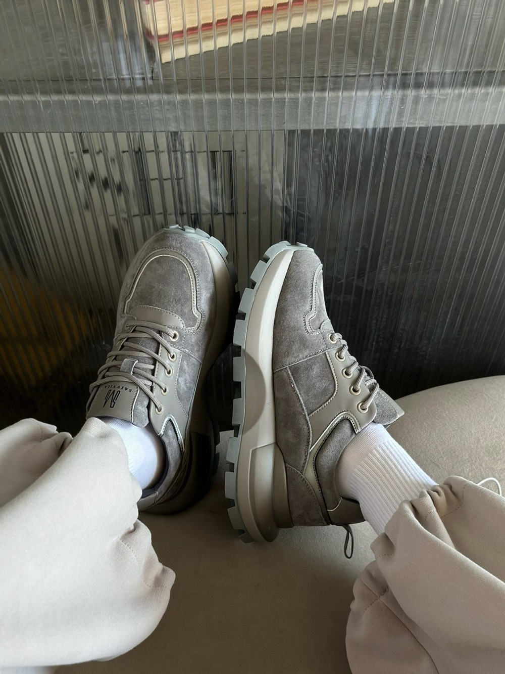 Кроссовки из натуральной замши