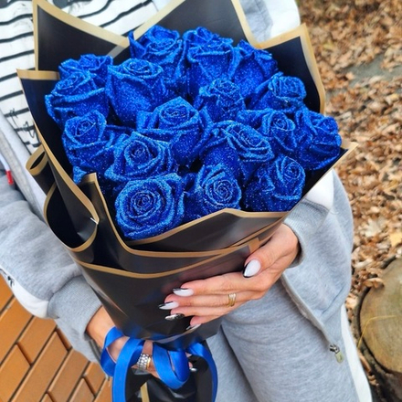 Букет из 19 синих роз