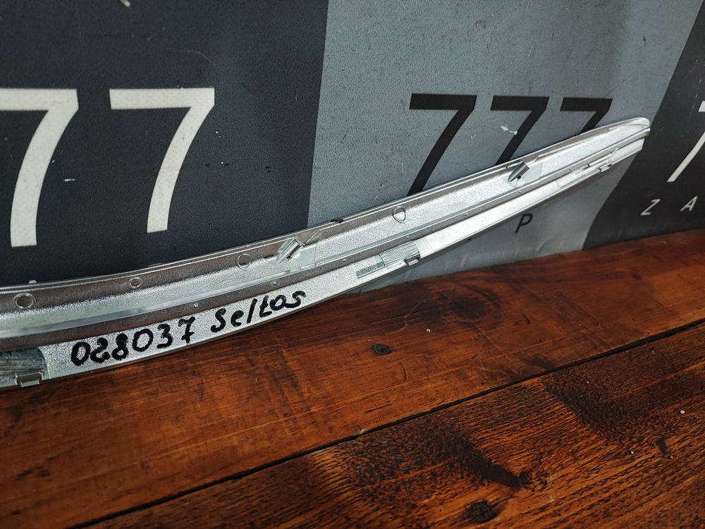 Накладка фары правой Kia Seltos 19-нв Б/У Оригинал 92138Q5000