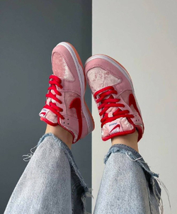 Женские кроссовки Strange Love x Nike SB Dunk Low