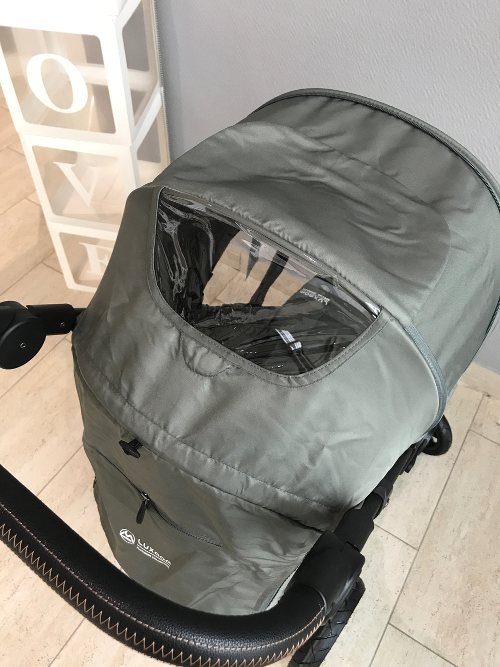 Коляска прогулочная с надувными колёсами luxmom V1 армейский