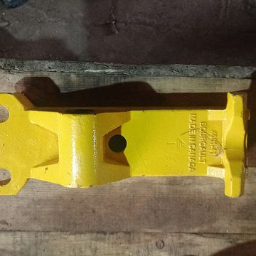 BOURGAULT запчасти, натяжной ролик, задний кронштейн