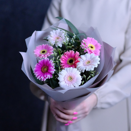 Нежный букет из мини гербер #481