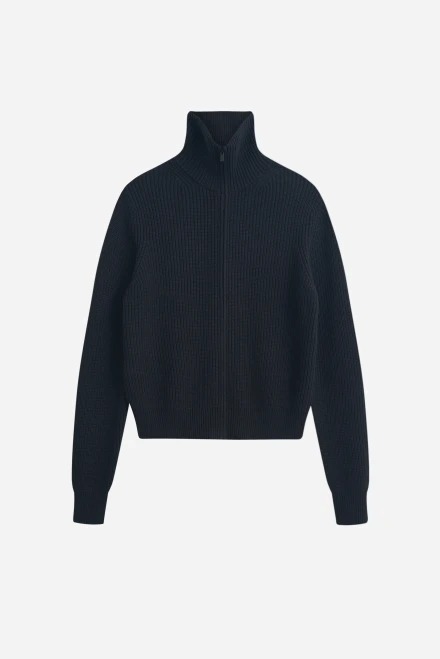 Джинсы-трубы с винтажным эффектом