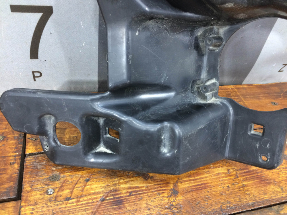 Кронштейн ПТФ передней левой Lada Vesta 15-нв Б/У Оригинал 8450006277