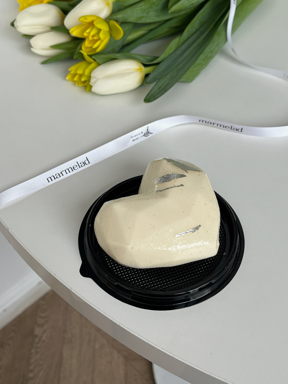 Десерт Афродита в белом цвете