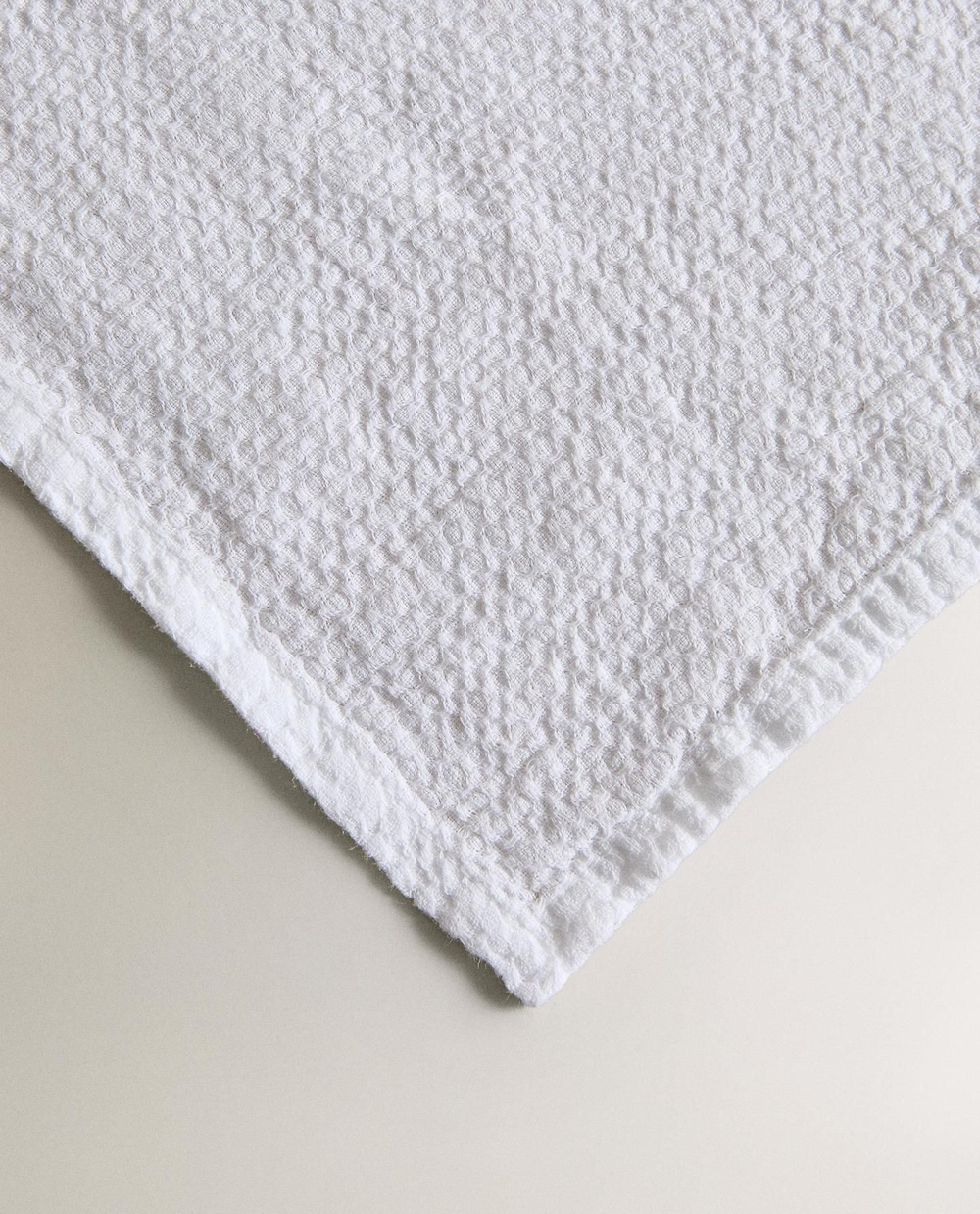 Zara Home - Льняное банное полотенце с вафельной текстурой, белый, 50х90 см