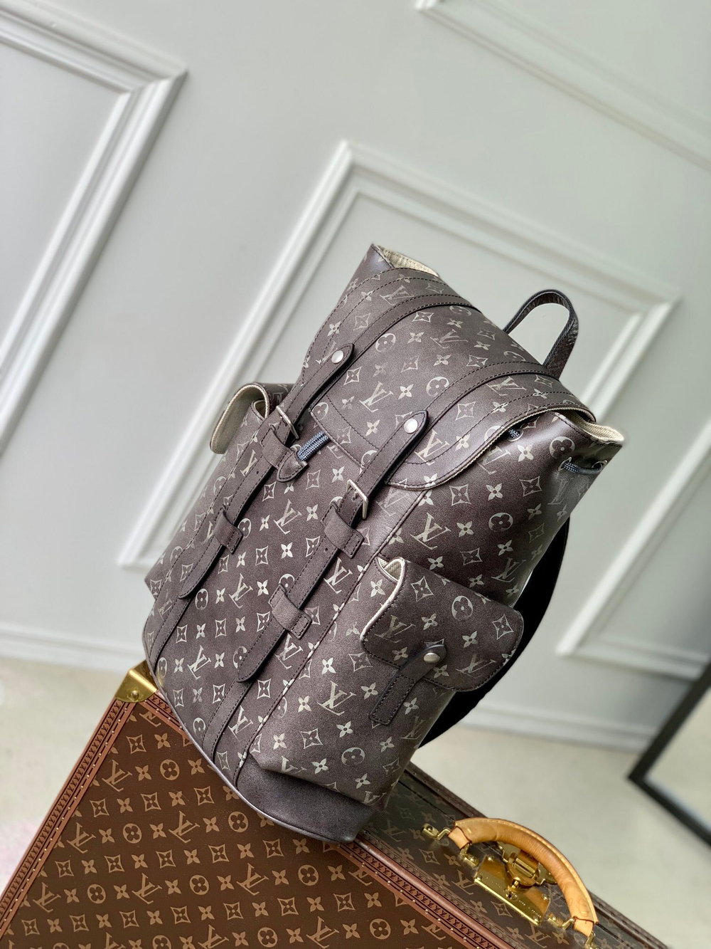 Louis Vuitton Christopher MM