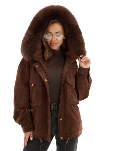 Объемная парка коричневого цвета из замши