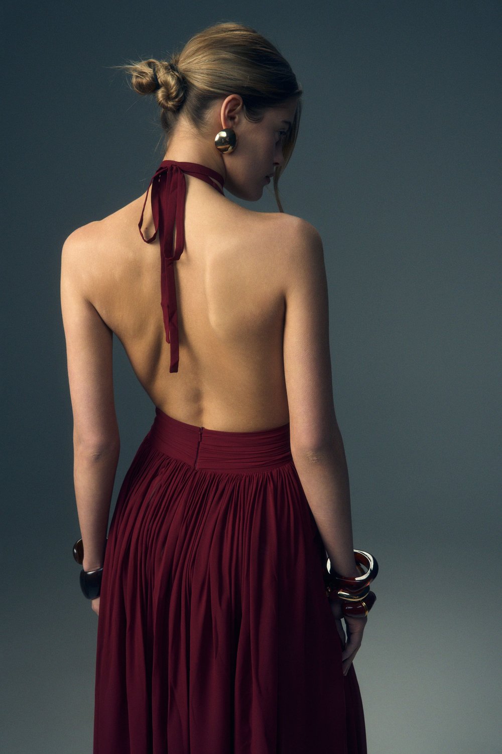 Платье с открытым декольте, Бордовый