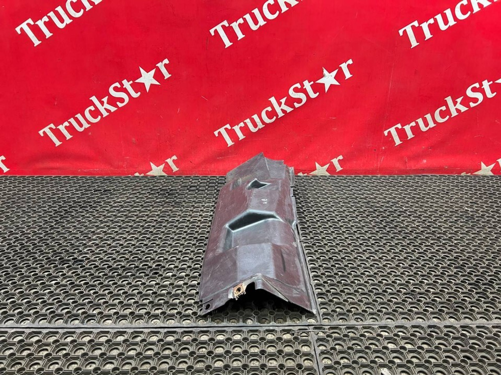 Шумоизоляция двигателя правая