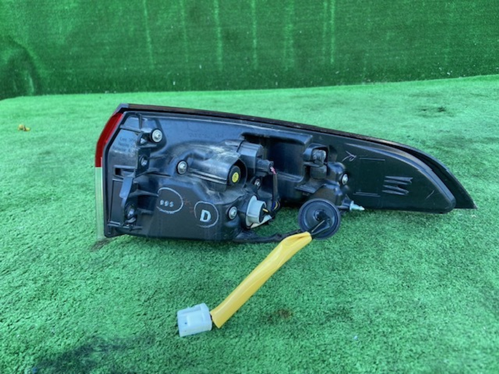 стоп левый Toyota Corolla NRE210 ZWE211